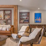 Apartment 4 Bedroom With Access *