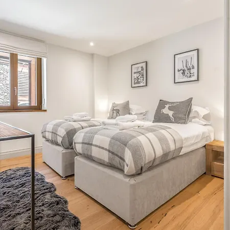 Apartment 4 Bedroom With Access