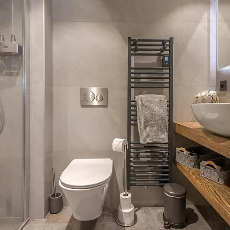 4 Bedroom With Access *