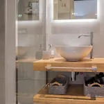 アパート 4 Bedroom With Access