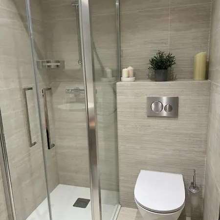 Апартаменты 4 Bedroom With Access *