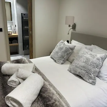 4 Bedroom With Access *