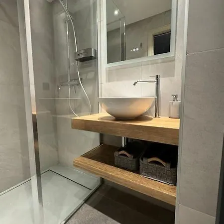 4 Bedroom With Access Lejlighed *
