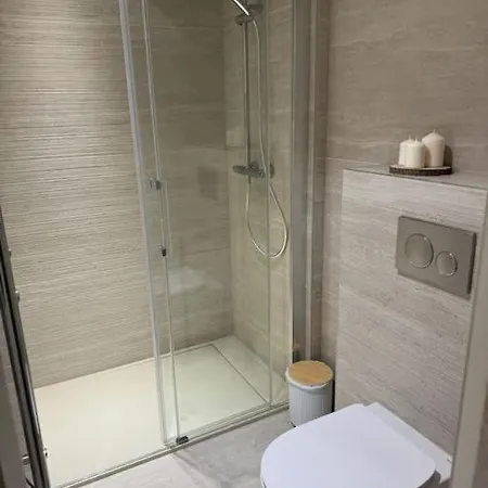 Lejlighed 4 Bedroom With Access *