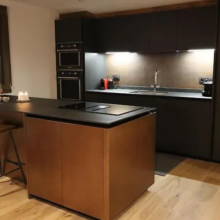 Апартаменты 4 Bedroom With Access Ле-Гет