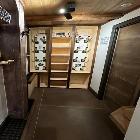 4 Bedroom With Access Апартаменты *