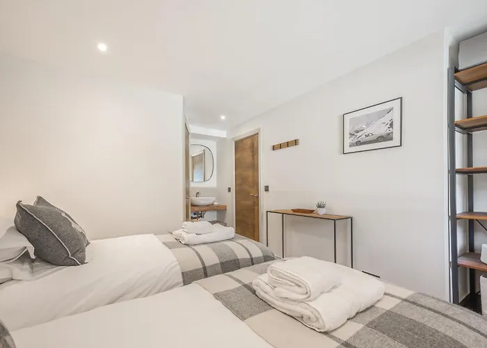 4 Bedroom With Access レ・ジェ