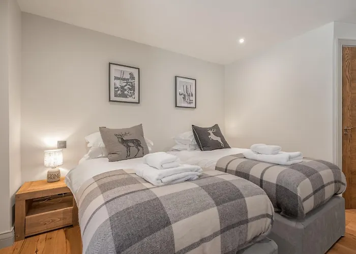 4 Bedroom With Access レ・ジェ