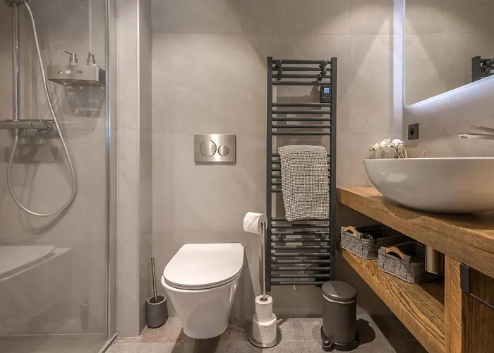 4 Bedroom With Access *